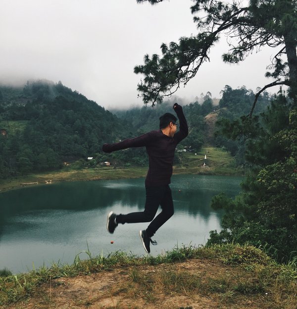 Comment organiser une aventure de spéléologie dans les grottes de Waitomo, Nouvelle-Zélande ?